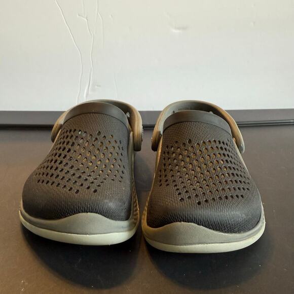 Crocs LiteRide Clogs Kids Size C8 Gray Black Slip On Sandals Lightweight Shoes - Picture 9 of 10